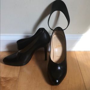 Christian Louboutin Round toe pumps 37 brown